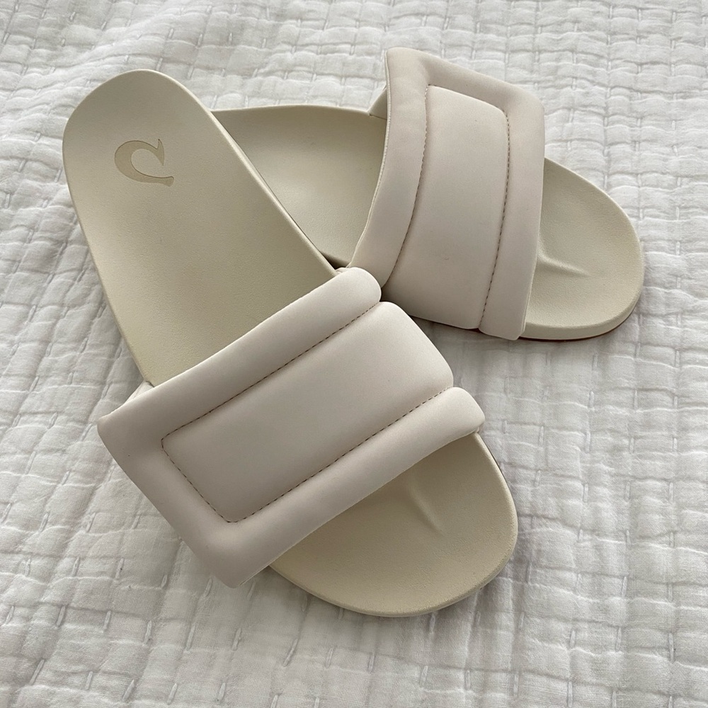 Olukai Sunbeam Off White Slides Size 10